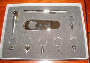 Wijnaccessoire set 9dl incl glasringen-kurkentrekker-mes nw beschikbaar voor biedingen
