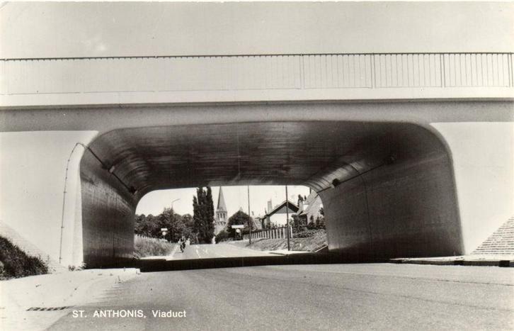 St. Anthonis. Viaduct - fietser - ongelopen, Verzamelen, Ansichtkaarten | Nederland, Ongelopen, Noord-Brabant, Voor 1920, Ophalen of Verzenden