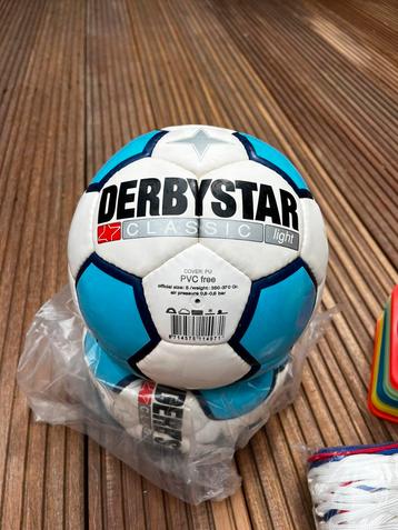 Voetbal training set: ballen, pionen, hoedjes beschikbaar voor biedingen