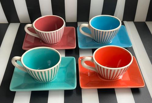 Set van 4x vintage kop & schotel, Yves Rocher, jaren ‘70, Huis en Inrichting, Keuken | Servies, Zo goed als nieuw, Kop(pen) en/of Schotel(s)
