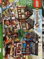 Lego Castle 10193 Medieval Market Village, Kinderen en Baby's, Speelgoed | Duplo en Lego, Ophalen of Verzenden, Zo goed als nieuw
