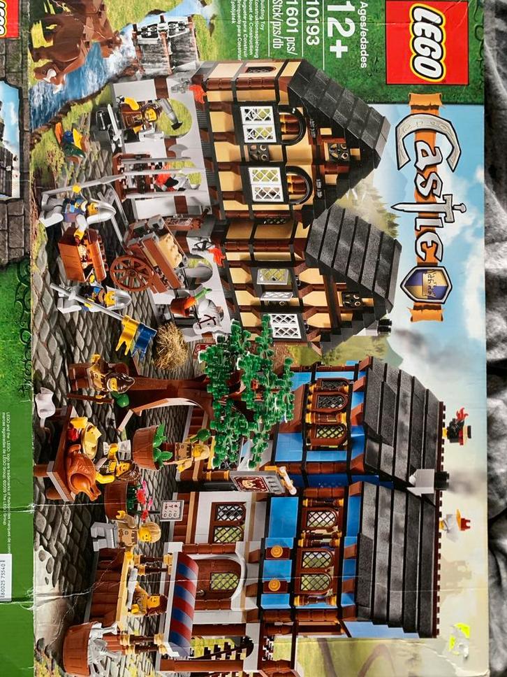 Lego Castle 10193 Medieval Market Village, Kinderen en Baby's, Speelgoed | Duplo en Lego, Zo goed als nieuw, Lego, Complete set
