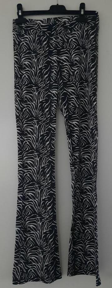 Only flare broek zwart wit 14y 164 beschikbaar voor biedingen