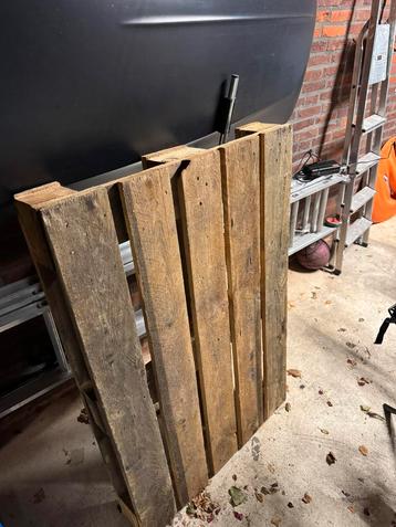 Pallet gratis af te halen beschikbaar voor biedingen