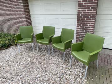 Set van 4 nieuwe SUNS tuinstoelen beschikbaar voor biedingen