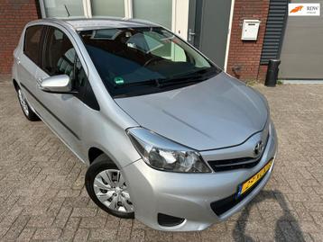 Toyota Yaris 1.3 VVT-i Aspiration / Camera / PDC / Clima / C beschikbaar voor biedingen