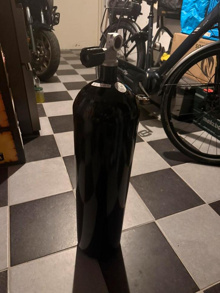 Duikfles 12L zwart concaaf, Watersport en Boten, Duiken, Zo goed als nieuw, Duikfles, Ophalen