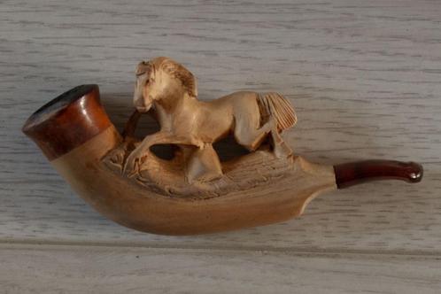 Pijp met paardje als versiering, in etui, Verzamelen, Rookartikelen, Aanstekers en Luciferdoosjes, Gebruikt, (Water)pijp, Ophalen
