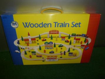NIEUW super mooi en echt degelijk Wooden Train Set Basisset  beschikbaar voor biedingen