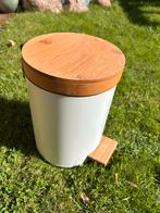 Mooie witte pedaalemmer met houten deksel, Huis en Inrichting, Woonaccessoires | Prullenbakken, Met pedaal, Ophalen of Verzenden