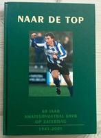 Naar de top: 60 jaar amateurvoetbal op zaterdag. 1941-2001., Ophalen of Verzenden, Balsport