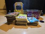 Random pokemon kaarten inclusief tin box, Hobby en Vrije tijd, Verzamelkaartspellen | Pokémon, Verzenden, Gebruikt, Losse kaart