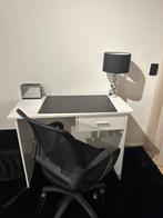 Wit bureau met zwarte bureaustoel, Huis en Inrichting, Bureaus, Ophalen, Zo goed als nieuw, Bureau