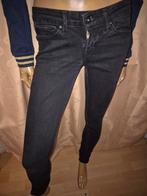 Prachtige spijkerbroek van levi's demi curve maat 27x34, Zwart, Ophalen of Verzenden, Zo goed als nieuw, W27 (confectie 34) of kleiner