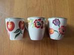3 Vic's koffiekopjes hand geschilderd, Ophalen of Verzenden, Zo goed als nieuw, Overige stijlen, Kop(pen) en/of Schotel(s)