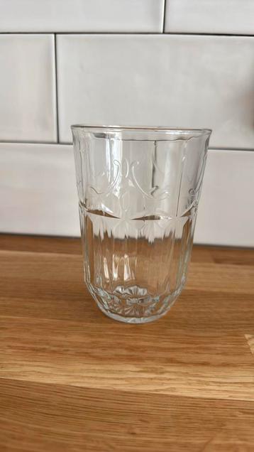 Tall en short glasses beschikbaar voor biedingen