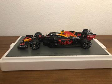 Max Verstappen beschikbaar voor biedingen