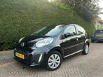 Citroën C1 1.0i 68PK 5D 2013 Zwart Rijd Super/Airco ijskoud, Auto's, Citroën, Voorwielaandrijving, Stof, Zwart, 4 stoelen