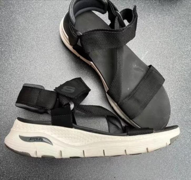 Sketchers arch fit sandalen zwart/wit maat 41, Kleding | Dames, Schoenen, Zo goed als nieuw, Sandalen of Muiltjes, Zwart, Ophalen of Verzenden