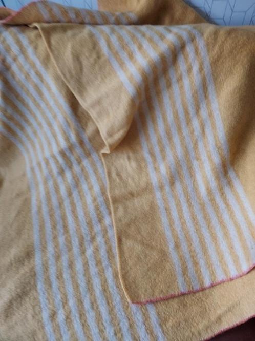 Geel met wolwitte strepen deken, Huis en Inrichting, Woonaccessoires | Plaids en Woondekens, Gebruikt, Verzenden
