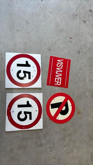 Verkeersbord snelheidsbord 15km beschikbaar voor biedingen
