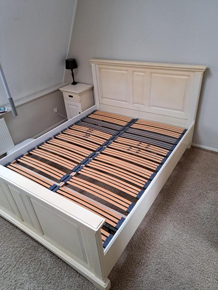 Houten tweepersoonsbed, Antiek en Kunst, Antiek | Meubels | Bedden, Ophalen