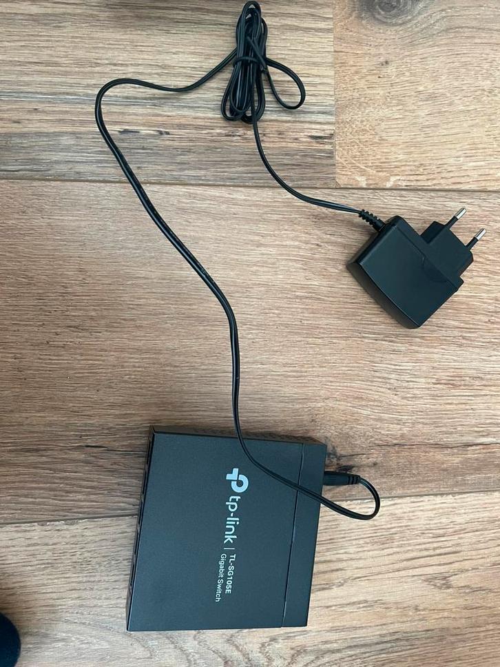 5-Poorts Gigabit Smart Switch TP LINK, Computers en Software, Netwerk switches, Zo goed als nieuw, Ophalen of Verzenden