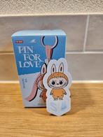 Pop Mart Labubu Pin for Love (Letter S), Verzamelen, Poppen, Ophalen of Verzenden, Nieuw, Pop