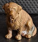 Een zittende hond. Hoogte 6cm. Breedte 3,5cm. Diepte 6cm., Ophalen of Verzenden, Koper