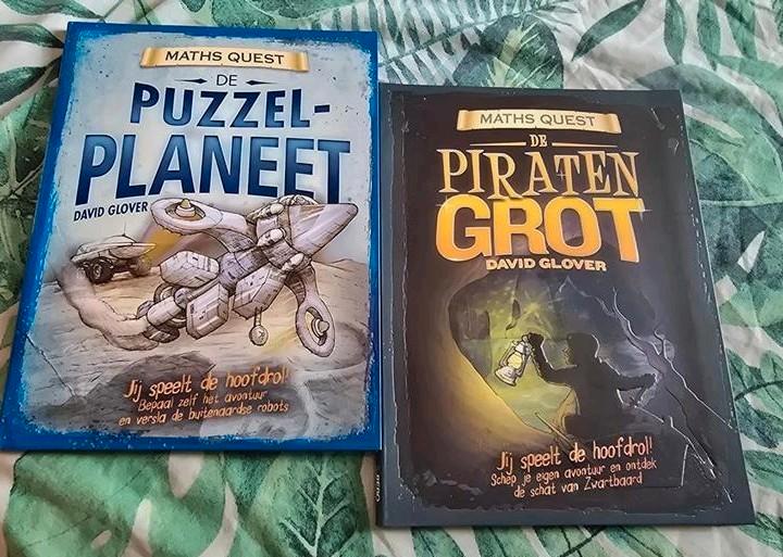 David Glover: Math Quest, de puzzelplaneet + de piratengrot, Boeken, Kinderboeken | Jeugd | 10 tot 12 jaar, Zo goed als nieuw