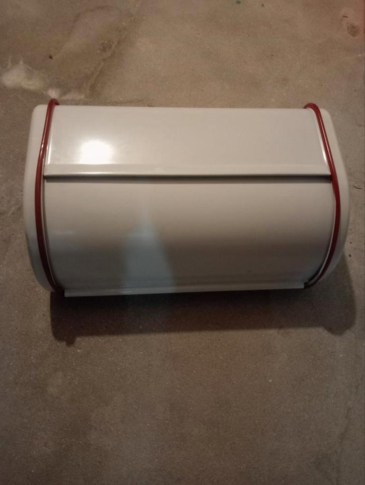 Brabantia Brood trommel. Kleur: Wit met rode bies., Huis en Inrichting, Keuken | Keukenbenodigdheden, Zo goed als nieuw, Ophalen of Verzenden