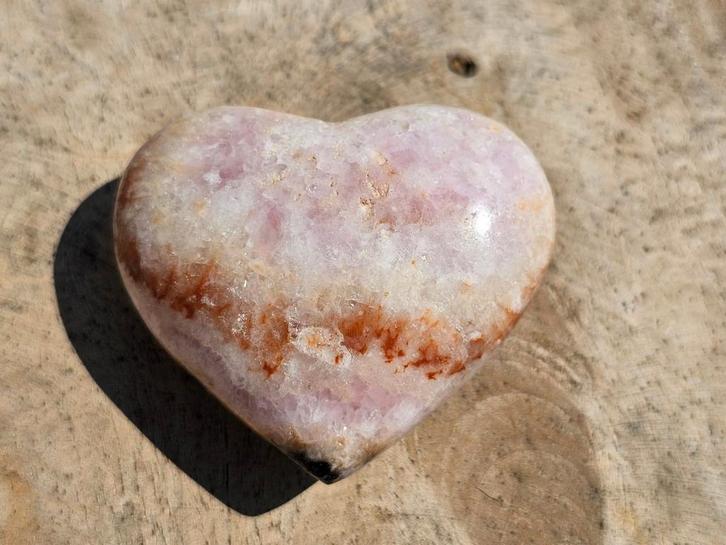 Prachtig roze aragoniet hartje, Verzamelen, Mineralen en Fossielen, Mineraal, Ophalen of Verzenden