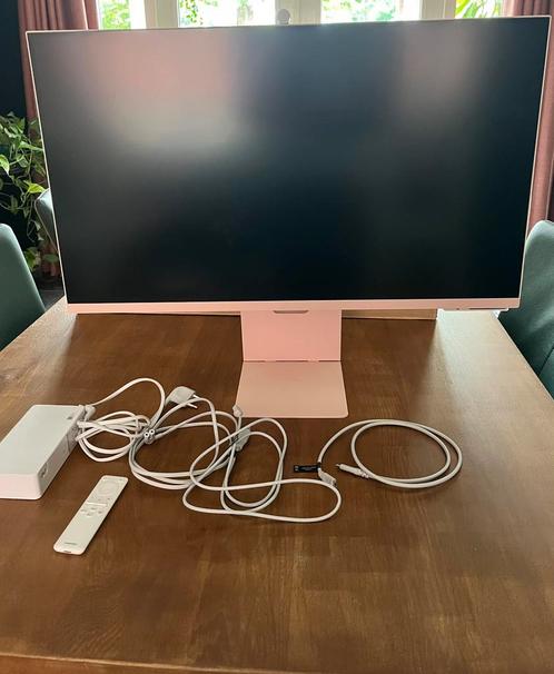 Samsung Smart Monitor M8 Roze 32 inch, Computers en Software, Monitoren, Zo goed als nieuw, 60 Hz of minder, HDMI, USB-C, In hoogte verstelbaar