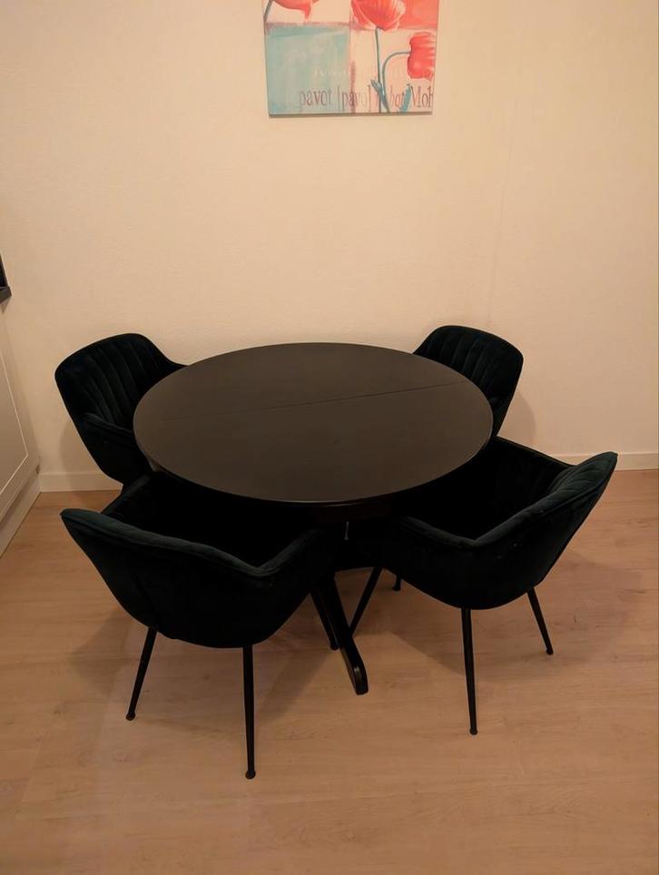 Ingatorp tafel (uitklapbaar) + 4 groene Como stoelen, Huis en Inrichting, Complete eetkamers, Zo goed als nieuw, 4 tot 6 stoelen