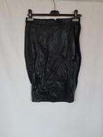 Zwarte imitatieleren rok mt S, ., Zwart, Ophalen of Verzenden, Zo goed als nieuw