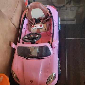 Elektrische roze kinder auto beschikbaar voor biedingen