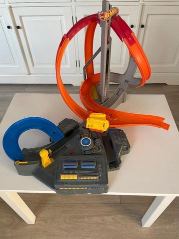Hot Wheels  Looping . Gratis  beschikbaar voor biedingen