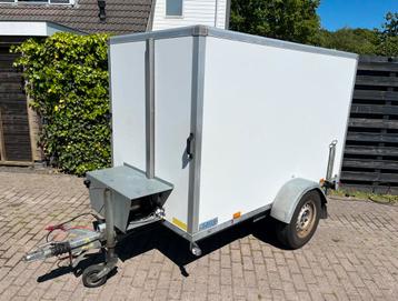 Saris gesloten aanhanger 1300kg geremd 250x130x150 beschikbaar voor biedingen