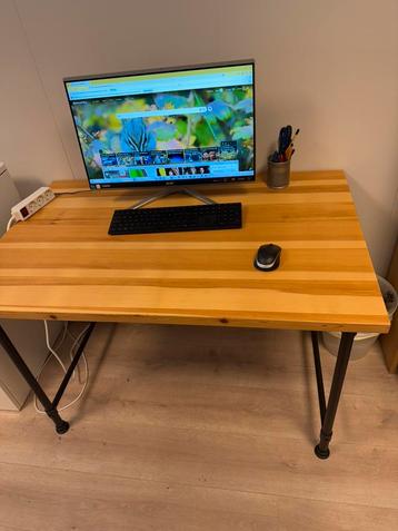 Klein grenen/zwart metaal IKEA bureau beschikbaar voor biedingen