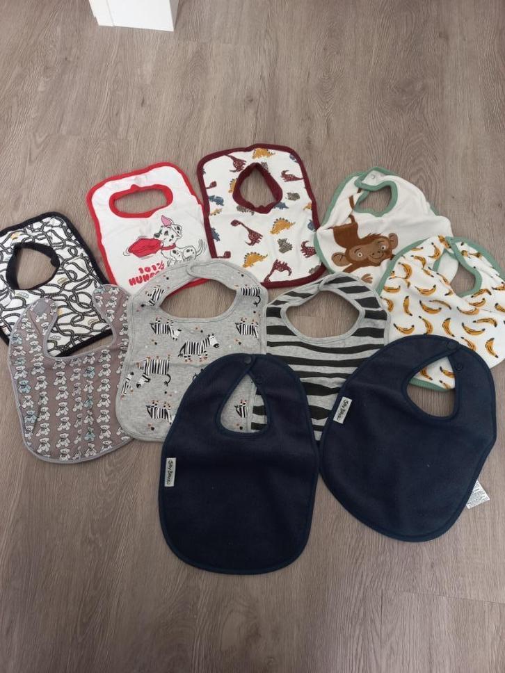 Set van 10 slabbetjes - Stof - drukknopje – klittenband, Kinderen en Baby's, Overige Kinderen en Baby's, Zo goed als nieuw, Ophalen