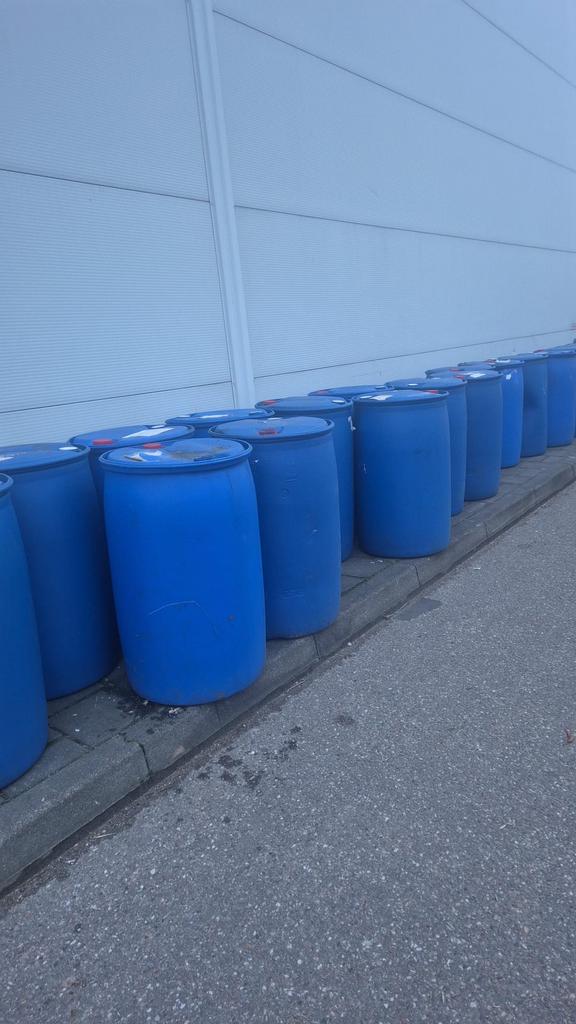 Kunststof regentonnen (200L inhoud), Tuin en Terras, Regentonnen, 150 liter of meer, Ophalen, Gebruikt, Kunststof