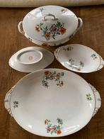 Tsjechoslowaaks Servies met Bloemmotief, Antiek en Kunst, Ophalen of Verzenden