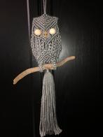Macramé uiltje op drijfhout, Huis en Inrichting, Woonaccessoires | Wanddecoraties, Ophalen of Verzenden, Nieuw