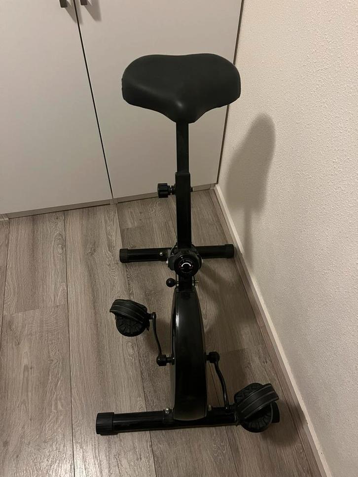 Compacte Bureaufiets - Ideaal voor Thuiswerken!, Sport en Fitness, Fitnessapparatuur, Zo goed als nieuw, Stoelfiets, Benen, Metaal