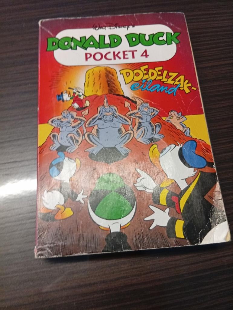 Donald Duck Pocket 4 - Doedelzak-eiland, Eén stripboek, Ophalen of Verzenden, Gelezen, Walt Disney