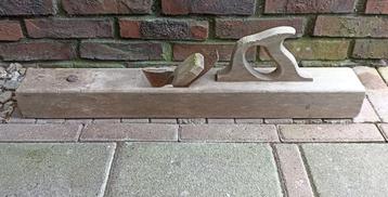 Oude reischaaf incl. beitel en wig beschikbaar voor biedingen