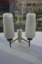 Antieke wandlamp met melkglazen kelken, Ophalen of Verzenden