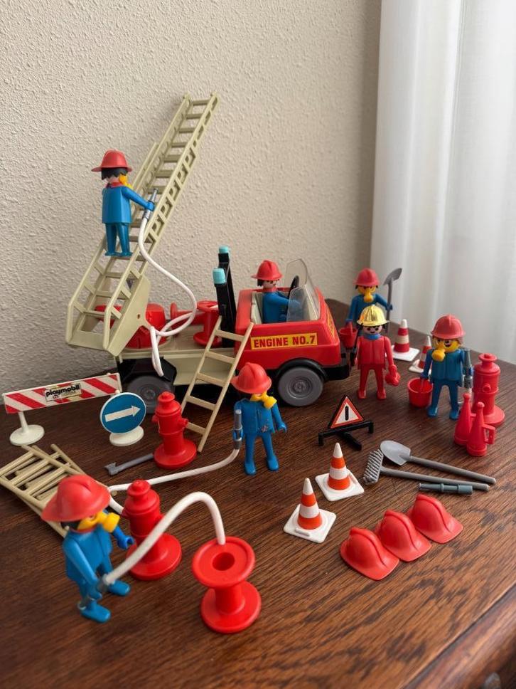 vintage brandweerauto met volledige branduitrusting, Kinderen en Baby's, Speelgoed | Playmobil, Zo goed als nieuw, Complete set