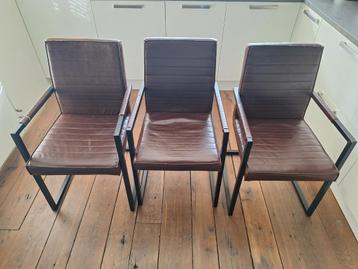 Gratis 3 eetkamerstoelen (project / oud ijzer)