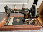 Antieken Pfaff naaimachine in box, Antiek en Kunst, Antiek | Naaimachines, Ophalen of Verzenden
